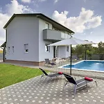 Modern Holiday Home With Pool In Vodnjan