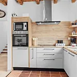 Villa Pietro Comfortable Holiday Residence