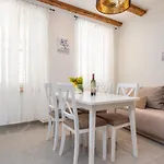 Aaa Apartments & Rooms With Free Parking