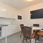 Apartments Djordjo 2295