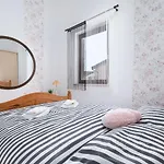 Apartment Gracia With Private Parking And Free Internet