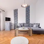 Apartment Gracia With Private Parking And Free Internet