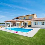 Elegant Villa In Village Pavicini, Istria