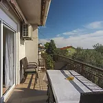 Apartment With Balcony And Sea View