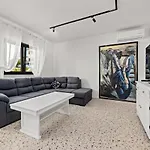 Charming Apartment Emilija