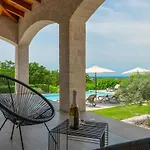 Family Villa Maria With Pool In Vizinada