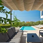 Modern Villa Cormoran With Pool In Porec
