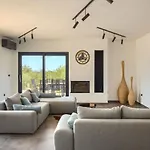 Modern Villa Cormoran With Pool In Porec