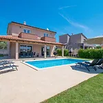 Villa Enjoy Mit Privatem Pool, By Istrabook
