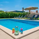 Villa Enjoy Mit Privatem Pool, By Istrabook
