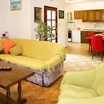 Holiday Home Ariana - Lbn392 By Interhome