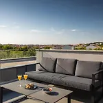 Modern Villa Nea With Outdoor Pool In Pula
