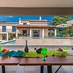 Villa With Swimming Pool And Outdoor Kitchen