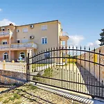 Beautiful Apartment In Pula With Wifi