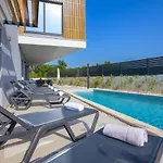 Luxury Villa Sicenta