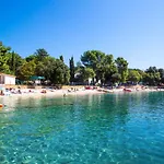 Banjole, Moderna Vila Sa Slanim Bazenom, Blizu Plaze