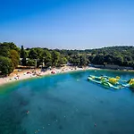 Banjole, Moderna Vila Sa Slanim Bazenom, Blizu Plaze
