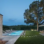 Villa Ulmus Near Motovun For 6 People With Heated Pool & Jacuzzi