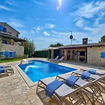 Rustic Villa Simone With Outdoor Pool In Porec