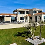 Villa Maslinik