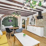 La Bestia Deluxe Studio Apartment