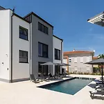 Villa Matic Apartment With Balcony And Shared Pool
