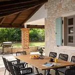 Rustic Villa Calluna With A Pool In Istria