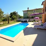 Lovely Villa With Pool, Wellness And Fenced Garden