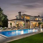 Beautiful Villa Nevia With Private Pool