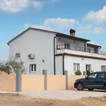 3 Bedroom Lovely Home In Vodnjan