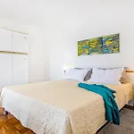 Apartments With A Parking Space Umag - 22511