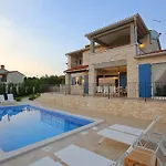 Villa Babudri Near Porec For 10 People With Jacuzzi & Spa