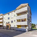 Apartment Lola