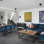 Modern Villa Dea With Jacuzzi And Pool In Porec
