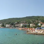 Azureo Apartment With Ocean View