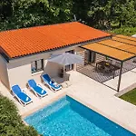 Beautiful Villa Lakora With Pool In Porec