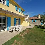 Family Villa Dvori For 12 Persons With Pool In The Heart Of Istria