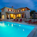 Beautiful Villa Stupenda With Whirlpool In Porec