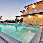 Exklusive 4-Sterne-Villa Mare - Wlan - Pool - Grill