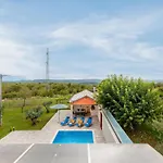 Stylish Villa With Swimming Pool And Garden