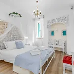 Primavera Deluxe Studio Apartment