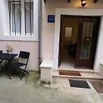 Apartment Zlatko , Ten Steps To The Sea