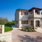 Villa Lory
