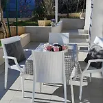 Apartman Tomki - Modern, Refurbished 2 Bedroom Apartment - 4 Guests