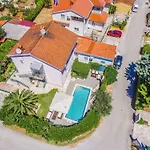 Strandnahes Haus Mit Terrasse Und Pool