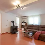 Elegant Villa With Private Pool And Stunning Garden In The Picturesque Village Of Brhanici