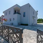 Modern Villa Casa Storija With Pool In Novigrad
