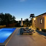 Villa Natali With Private Pool And Kids Playground Near Fazana