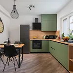 Green Nest, Ground Floor Apt With Garden & Garage - New In 2024!!!