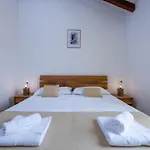 Villa Katja Near Pula With Whirlpool Only 3 Km From The Beach